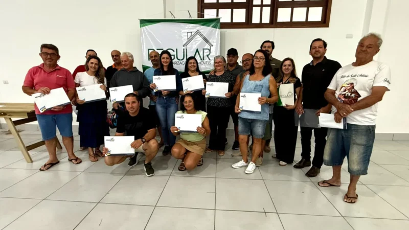 Primeira entrega de matrículas de 2026 garante regularização de imóveis a 27 famílias em Araranguá