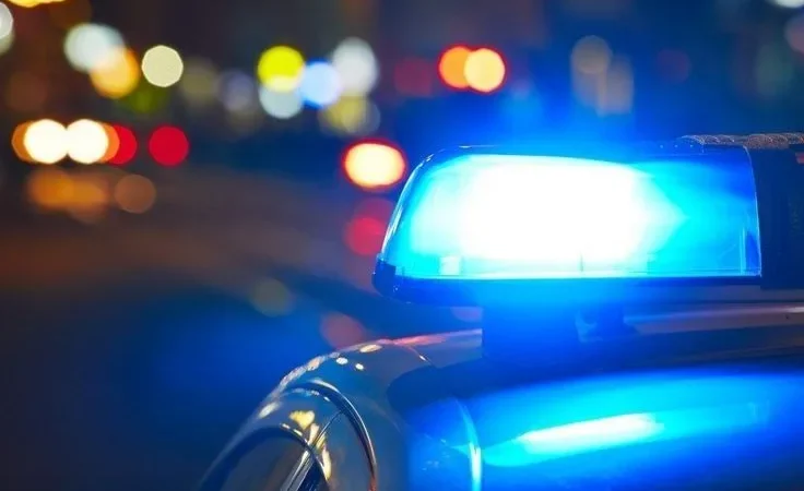 PM desarticula ponto de tráfico em imóvel abandonado e prende jovem com crack e cocaína em Passo de Torres