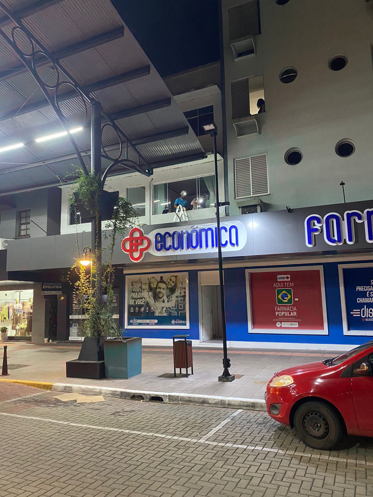 Homem morre após sofrer choque elétrico em marquise no Centro de Araranguá