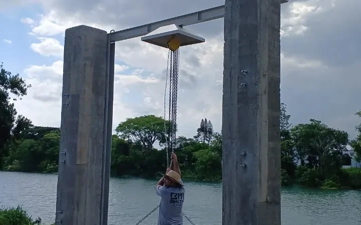 Comporta é instalada e obra histórica avança na Rua Rui Barbosa para acabar com alagamentos
