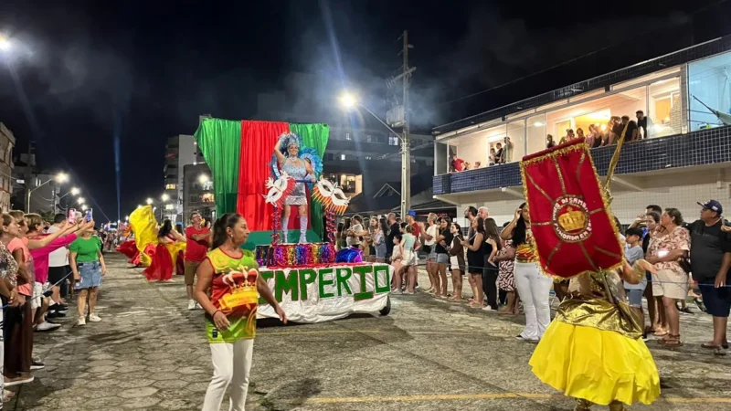 CARNARROIO 2026 REÚNE MULTIDÃO E TRANSFORMA AVENIDA EM GRANDE ESPETÁCULO DE SAMBA E ALEGRIA