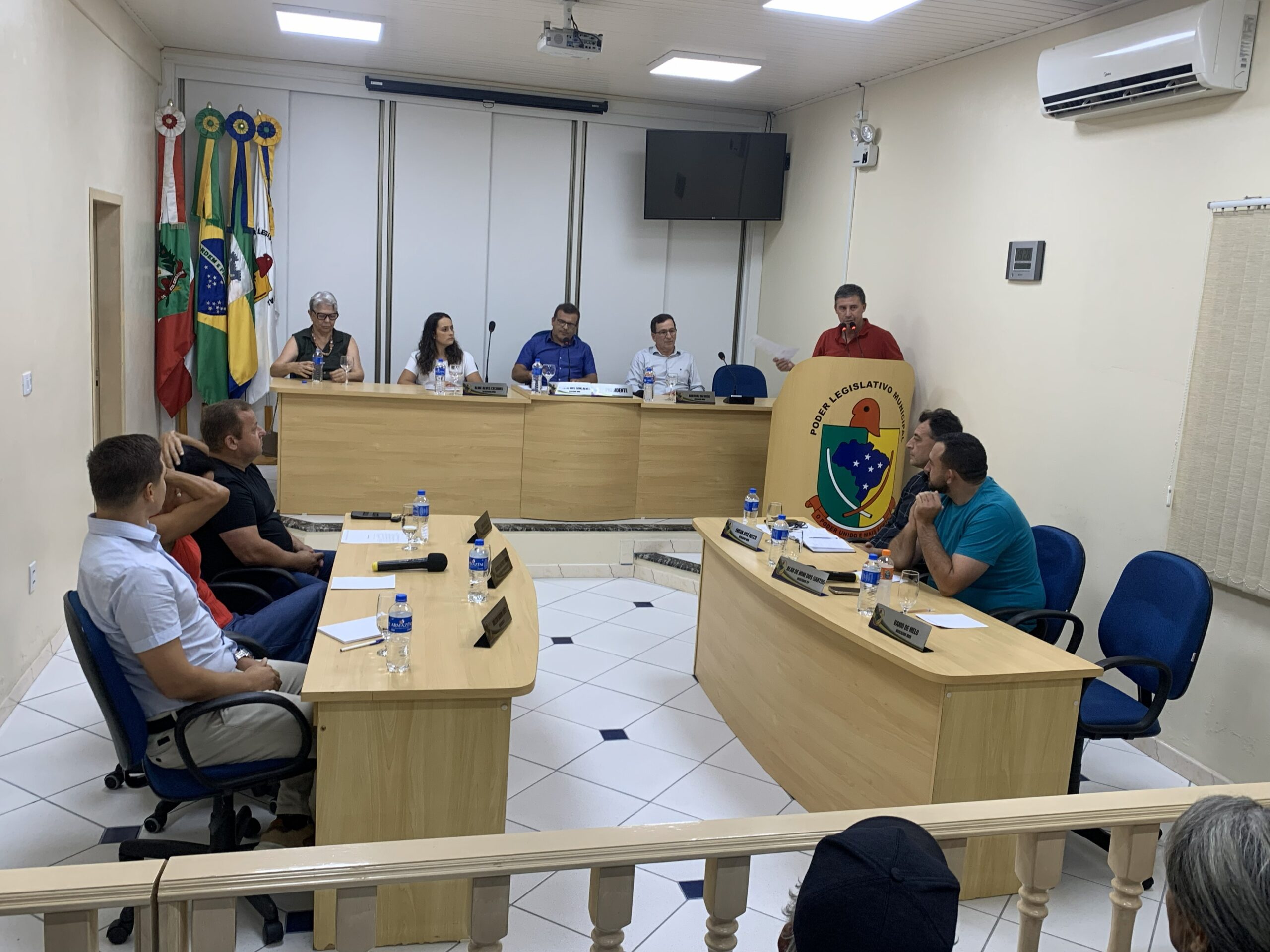 Presidente recua de acordo com vereadores do MDB e é duramente criticado na Câmara de Jacinto Machado