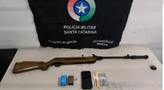 POLÍCIA MILITAR APREENDE ARMA DE FOGO E MUNIÇÕES EM SOMBRIO