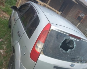 Preso duas vezes no mesmo dia: homem invade casa, ameaça ex e danifica carro em Araranguá