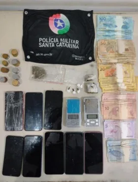Casal é preso por tráfico de drogas em Praia Grande após monitoramento da Polícia Militar