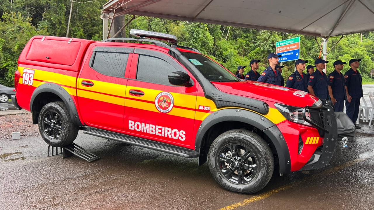 Deputados Tiago e Camilo entregam emendas para Corpo de Bombeiros em Turvo e Araranguá