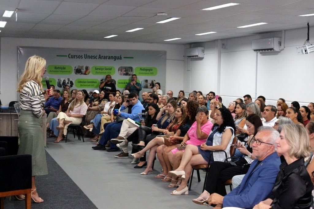 Unesc fortalece presença no Extremo Sul catarinense com palestra da secretária de Estado da Educação