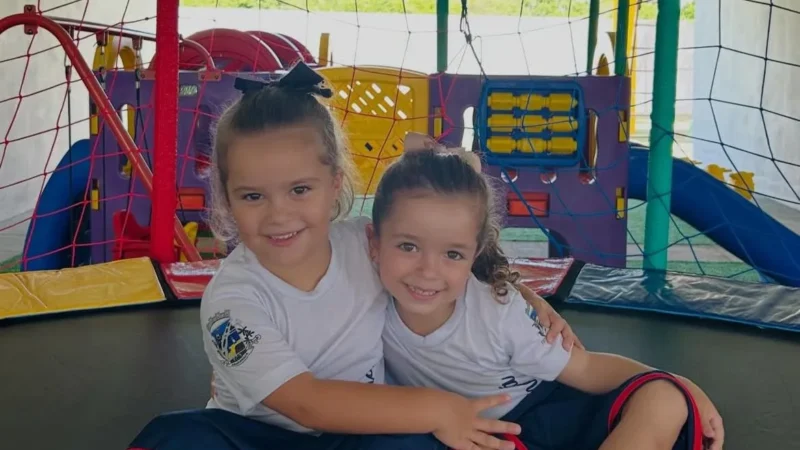 ARARANGUÁ INVESTE MAIS DE R$ 1,3 MILHÃO EM UNIFORMES PARA ALUNOS E PROFESSORES
