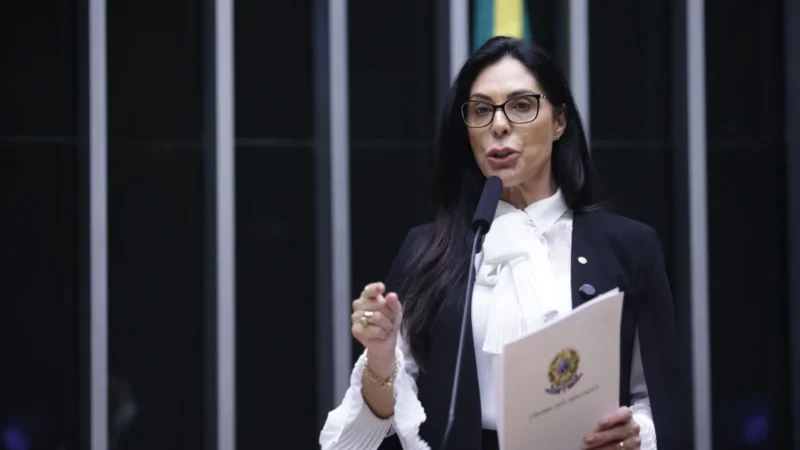 Deputada Geovania de Sá reúne 278 assinaturas e solicita urgência para projeto sobre APA da Baleia Franca