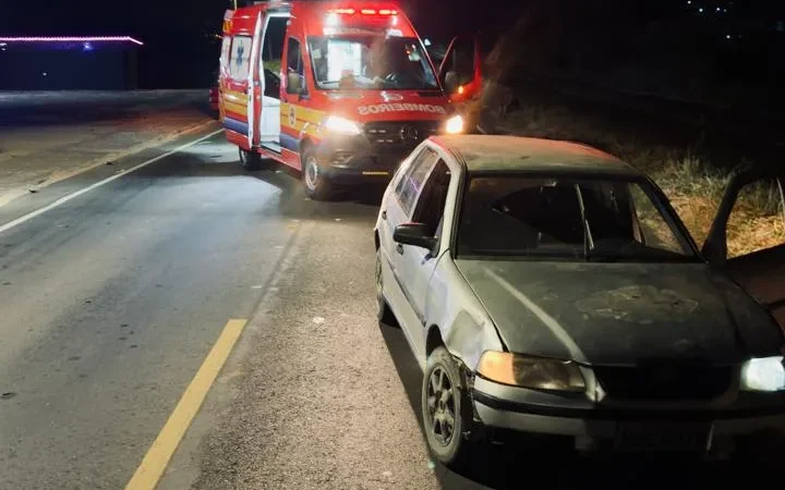 Acidente entre carro e motocicleta mobiliza Bombeiros em Morro da Fumaça
