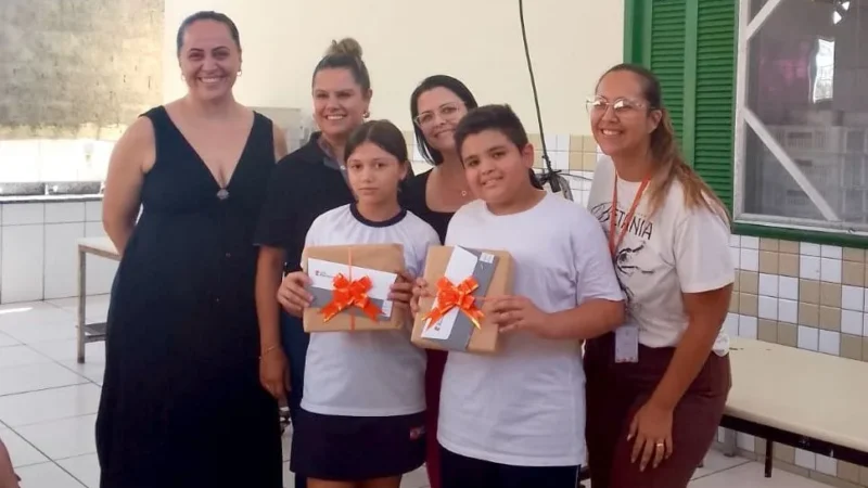 Talento e alimentação saudável: alunos de Criciúma conquistam primeiro lugar em concurso estadual de paródias