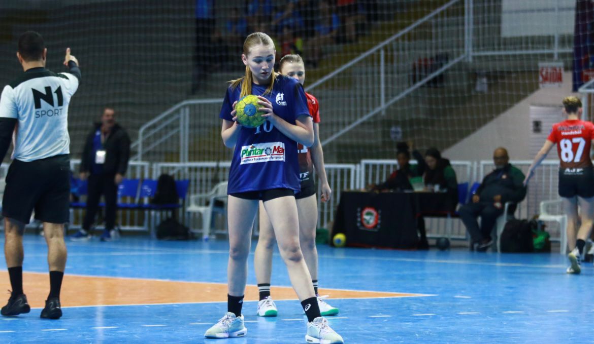 Talento de Meleiro: atleta de 14 anos é convocada para treinos da seleção catarinense de handebol