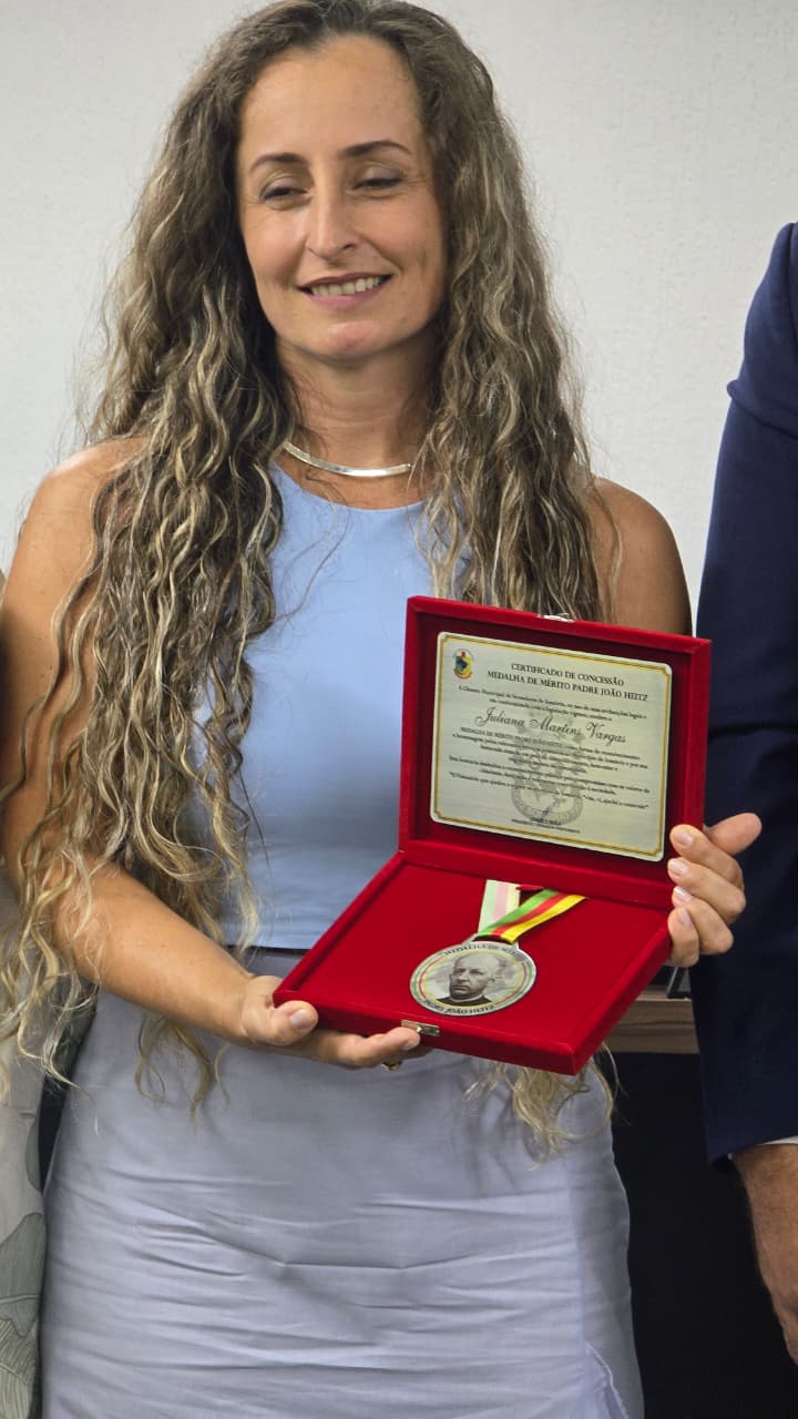 Professora salva aluno e se torna a primeira a receber a Medalha Padre João Reitz em Sombrio