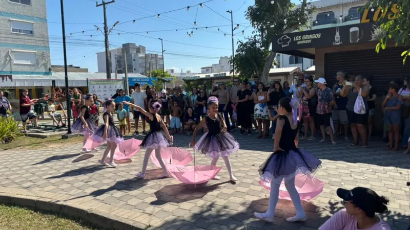 CULTURA E ALEGRIA: SÁBADO CULTURAL MOVIMENTA PRAÇA E ENCANTA FAMÍLIAS