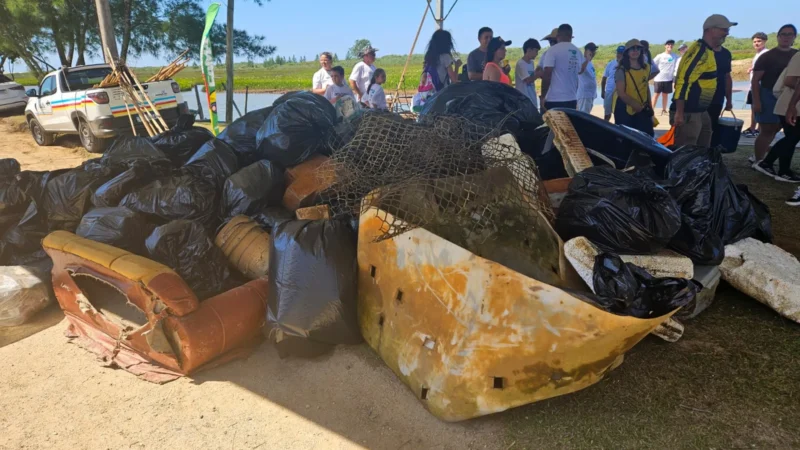 Mutirão ambiental retira 1,3 tonelada de lixo do Rio Araranguá