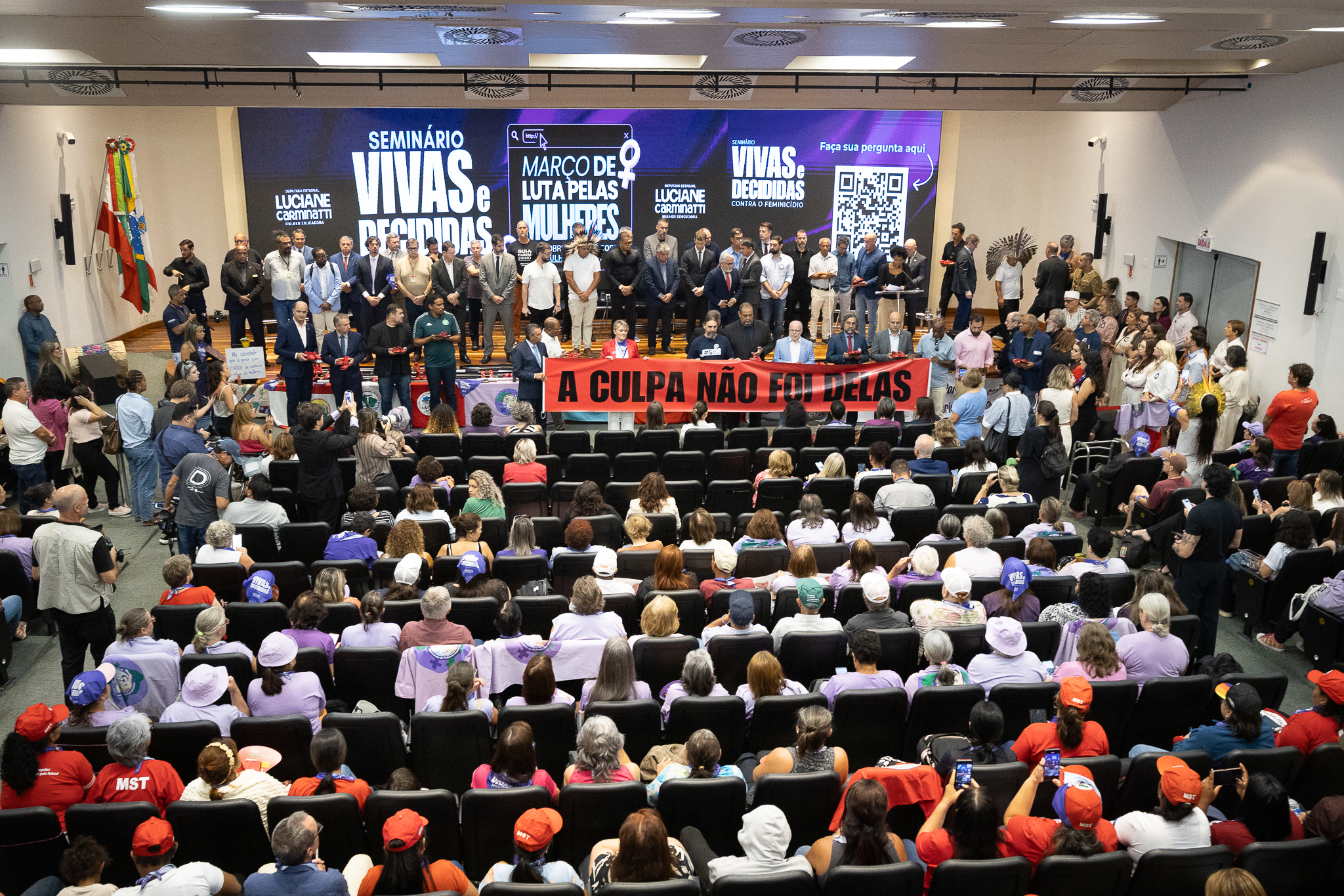 Seminário reúne mil pessoas em SC e sela pacto entre poderes para enfrentar o feminicídio