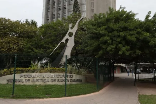 PGE/SC reverte decisão judicial e garante critérios legais para gratificação de servidores do Judiciário