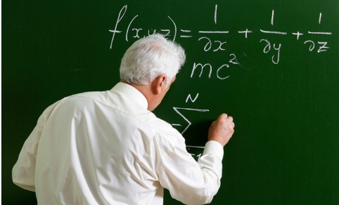 PROFESSOR É DENUNCIADO POR BULLYING E FALAS DE CUNHO SEXUAL EM ESCOLA DE ARARANGUÁ