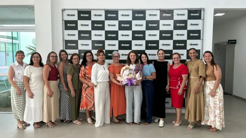Primeiras-damas da AMESC iniciam 2026 com reunião estratégica e homenagem marcada por emoção
