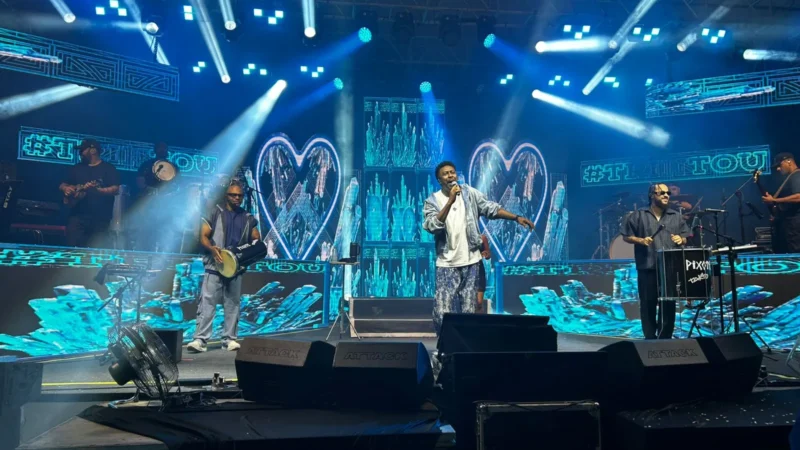Shows nacionais arrastam multidão e marcam celebração dos 146 anos de Araranguá
