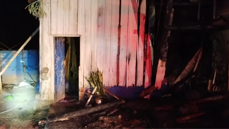 Incêndio atinge aviário na comunidade de Jundiá, em Turvo