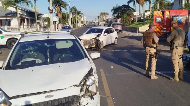 MULHER FICA FERIDA EM COLISÃO FRONTAL NO BAIRRO CIDADE ALTA, EM TURVO