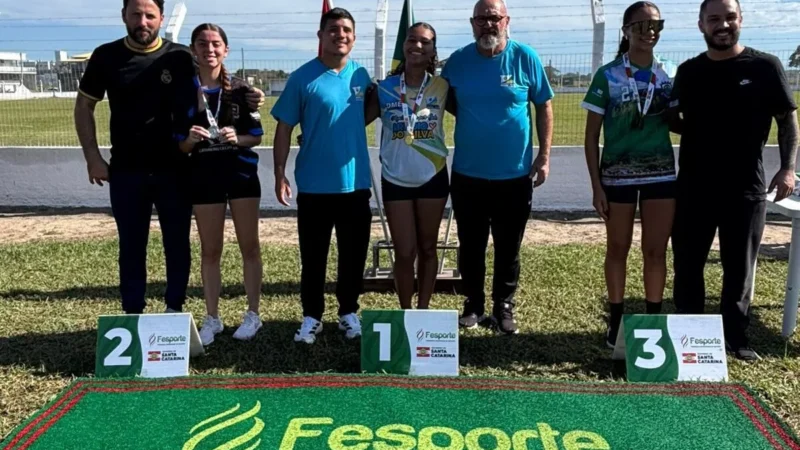 ATLETAS DE BALNEÁRIO ARROIO DO SILVA BRILHAM NO JESC E CONQUISTAM PÓDIOS NO ATLETISMO