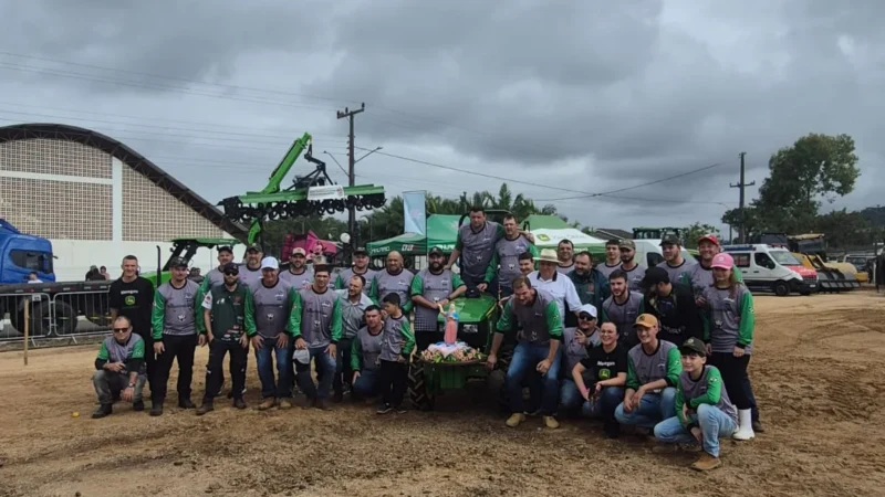Apittur realiza 1ª Arrancada de Tratores durante a 8ª Agrimeleiro em Meleiro