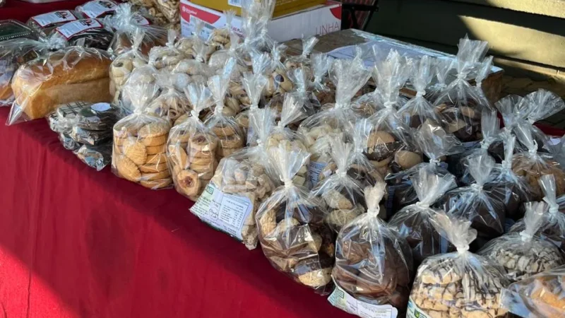 Feira da Agricultura Familiar movimenta as sextas-feiras na Praça Hercílio Luz, em Araranguá