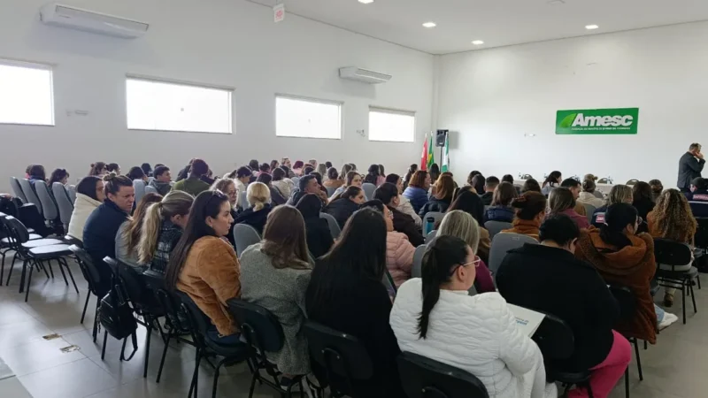 Semana da Enfermagem reúne profissionais da saúde de Araranguá e Arroio do Silva na AMESC