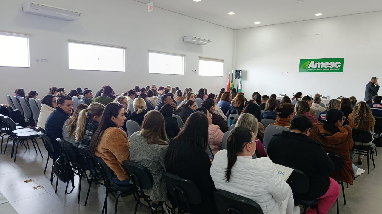 Semana da Enfermagem reúne profissionais da saúde de Araranguá e Arroio do Silva na AMESC