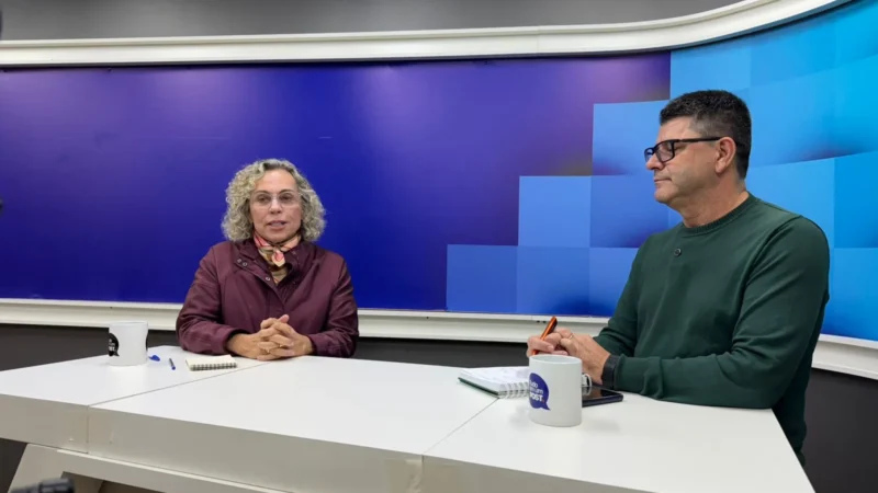 Articulação por curso de Enfermagem na UFSC e fim da escala 6×1 marcam agenda de Ana Paula Lima no Sul