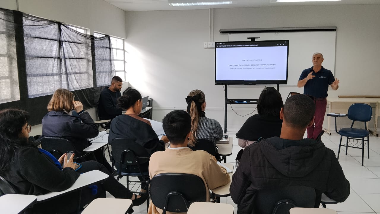 CRAS DE ARARANGUÁ APRESENTA PROJETO DE COMBATE AO TRABALHO INFANTIL