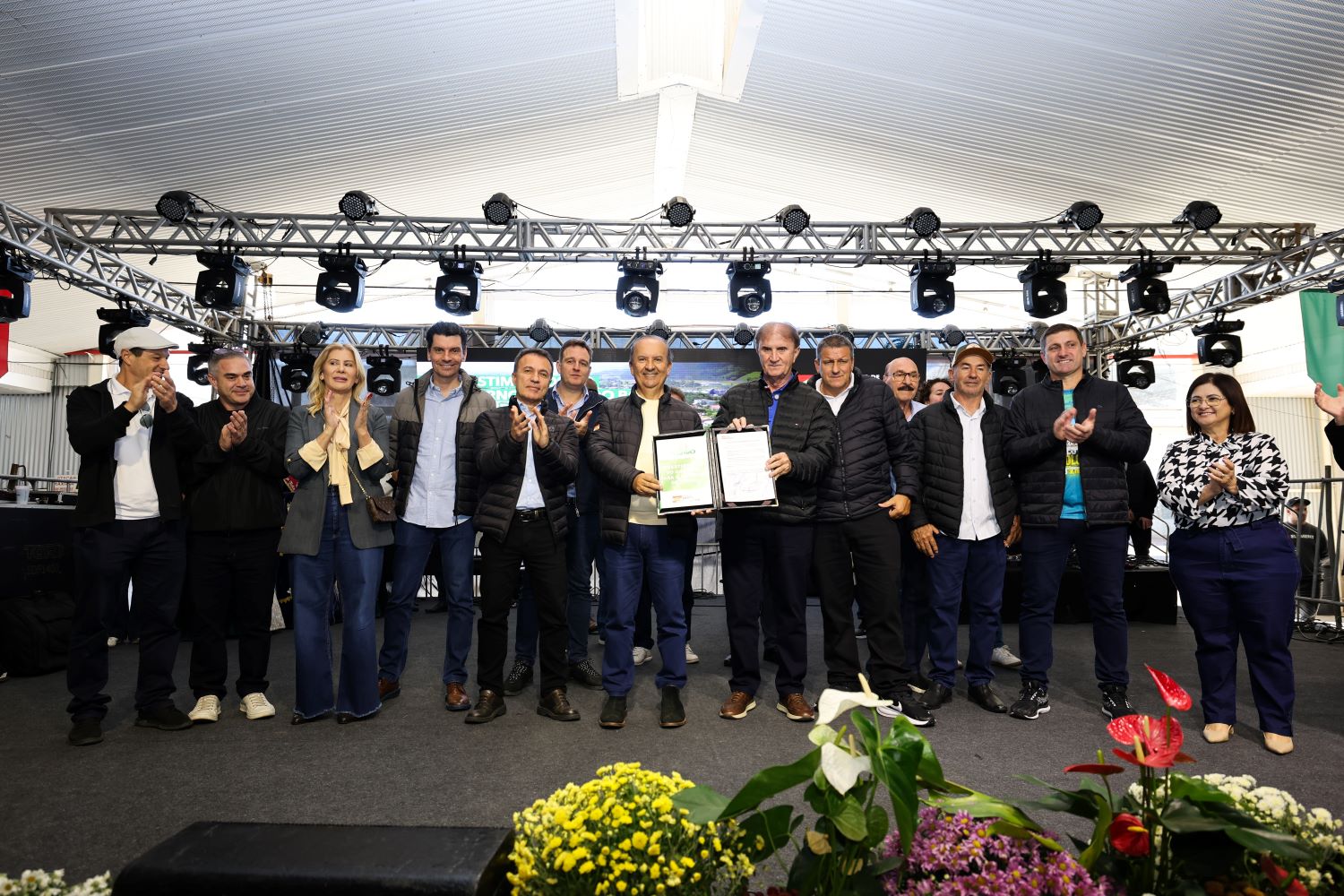 Na Festa do Colono, governador Jorginho Mello anuncia investimentos em infraestrutura urbana e rural para Turvo