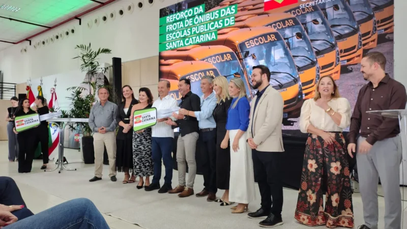 Educação de Balneário Gaivota recebe ônibus do Governo do Estado