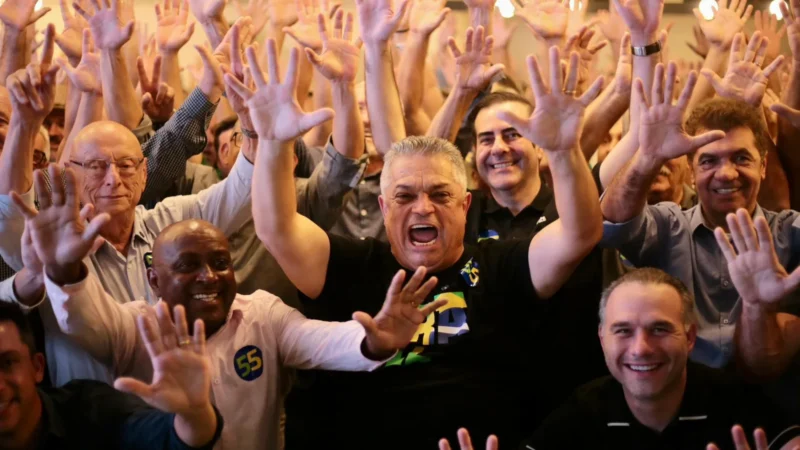 João Rodrigues fecha roteiro pelo Sul com ato político de demonstração de força em Criciúma