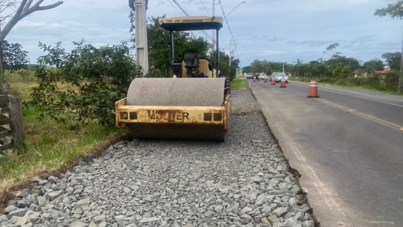 Obras de implantação de trevos alteram trânsito na Rodovia ARA-227, em Araranguá