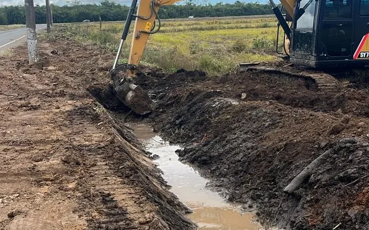 Sombrio intensifica limpeza de rios e drenagem para reduzir riscos de alagamentos