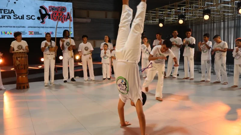 Capoeira transforma cultura em resistência e emociona público na Mini TEIA Cultura Sul SC