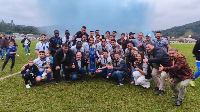 Amigos do Pé de Pato goleia na final e conquista o título municipal de Meleiro 2026