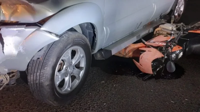 Colisão entre carro e motocicleta deixa duas pessoas feridas na SC-449, em Balneário Gaivota