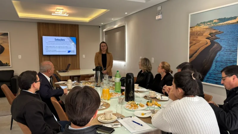 CDL ARARANGUÁ APROXIMA EMPRESÁRIOS E FORTALECE O COMÉRCIO COM ENCONTRO DE ESCUTA E CONEXÃO