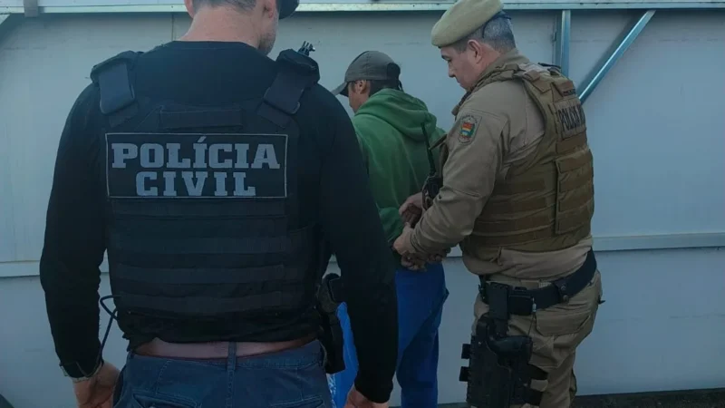 Homem é preso por agredir a própria mãe em Meleiro e polícias Civil e Militar cumprem prisão preventiva