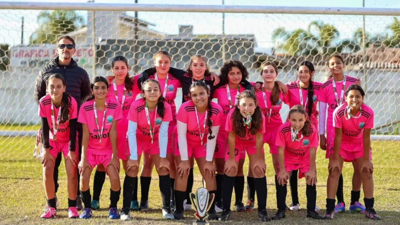 Atletas de Balneário Gaivota conquistam ouro e prata na fase microrregional do Moleque Bom de Bola