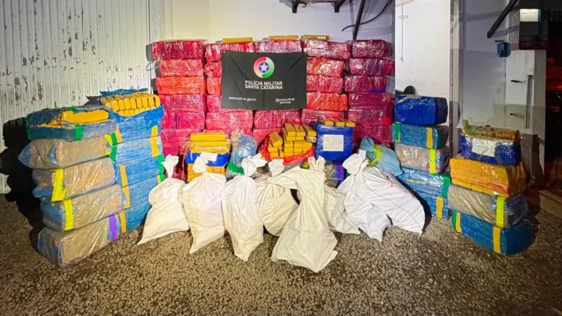 Quase 1,8 toneladas de maconha são apreendidas pela Polícia Militar