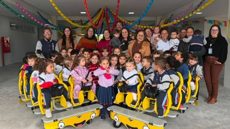 Investimento na educação infantil garante novos carrinhos de passeio para CEIs de Araranguá