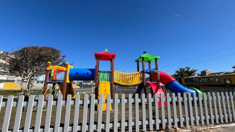 Playground da Praça Fábio Borges ganha cercamento e reforça segurança para crianças