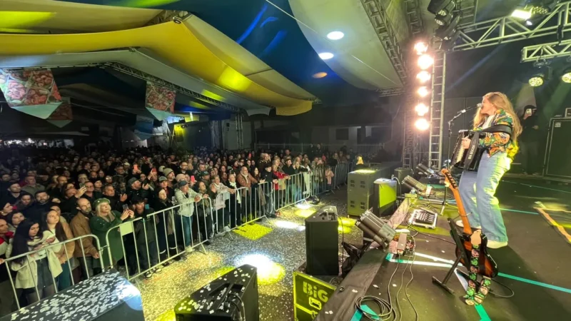 Samuel Rosa encerra neste domingo a 33ª Festa do Peixe em Balneário Arroio do Silva