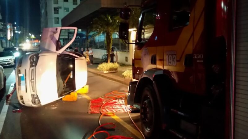 Colisão frontal deixa motorista preso às ferragens na SC-445 em Içara