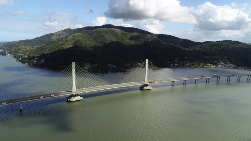Ponte Anita Garibaldi permanece interditada para manutenção; trânsito na BR-101 segue desviado